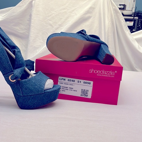 Shoe dazzle denim takkara pumps size 7 brand new - Picture 3 of 3
